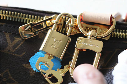 Franco Shops - Louis Vuittons  - 9429