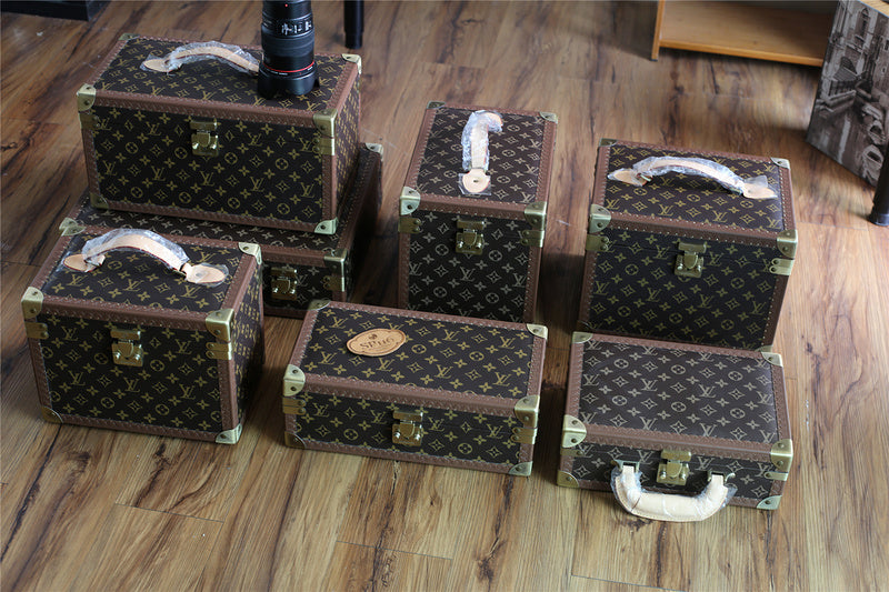 Franco Shops - Louis Vuittons  - 9513