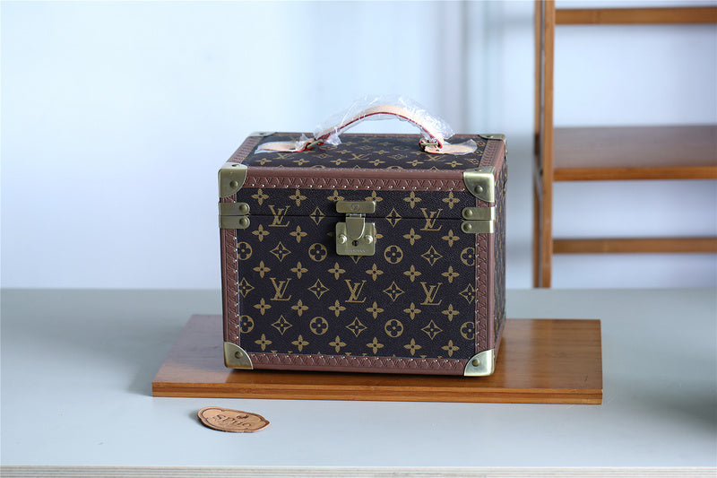 Franco Shops - Louis Vuittons  - 9515