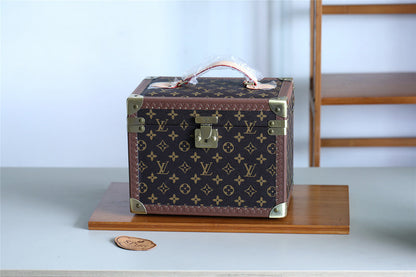 Franco Shops - Louis Vuittons  - 9515