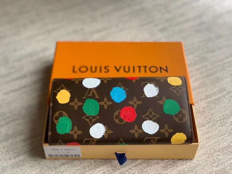 Franco Shops - Louis Vuittons  - 15757