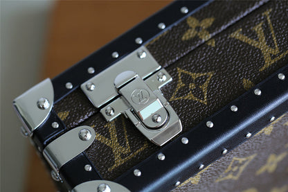 Franco Shops - Louis Vuittons  - 10188