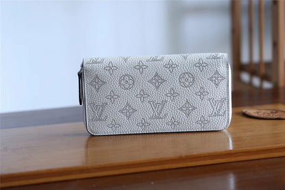 Franco Shops - Louis Vuittons  - 9411
