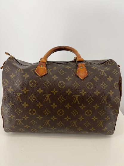 Handbag Luxury Designer By Louis Vuitton  Size: Medium