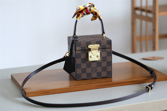 Franco Shops - Louis Vuittons  - 9344