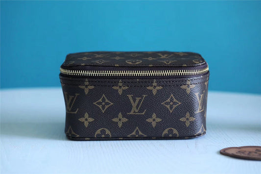 Franco Shops - Louis Vuittons  - 9204