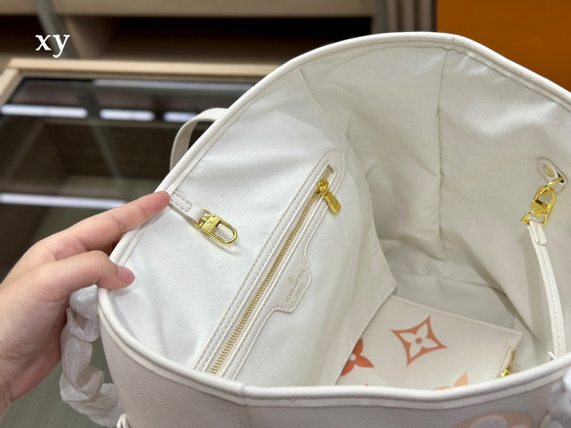Franco Shops - Louis Vuittons  - 15052
