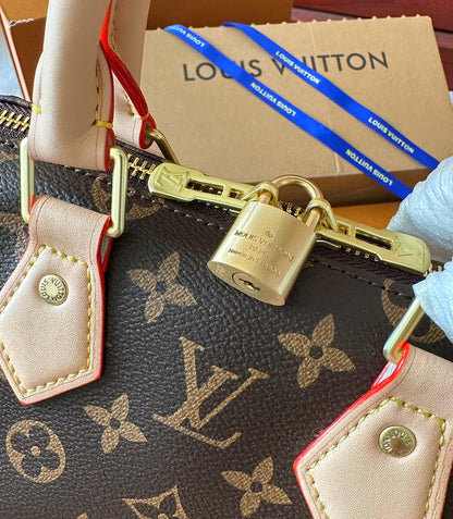 Franco Shops - Louis Vuittons  - 14852