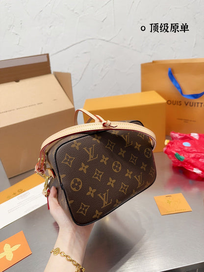 Franco Shops - Louis Vuittons  - 14957