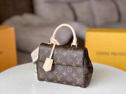 Franco Shops - Louis Vuittons  - 15329