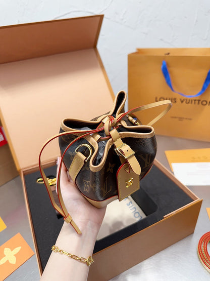 Franco Shops - Louis Vuittons  - 15023