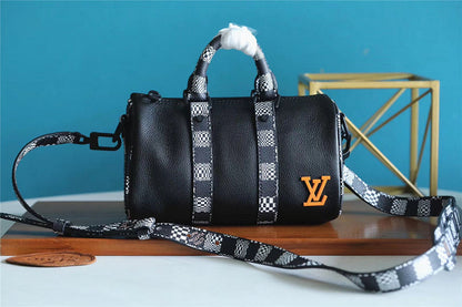 Franco Shops - Louis Vuittons  - 9440