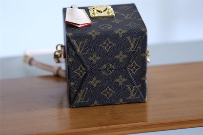 Franco Shops - Louis Vuittons  - 9402