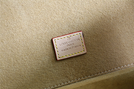 Franco Shops - Louis Vuittons  - 9519