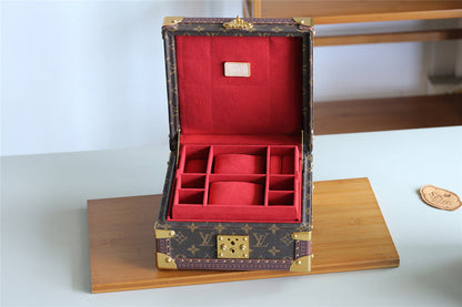 Franco Shops - Louis Vuittons  - 9554