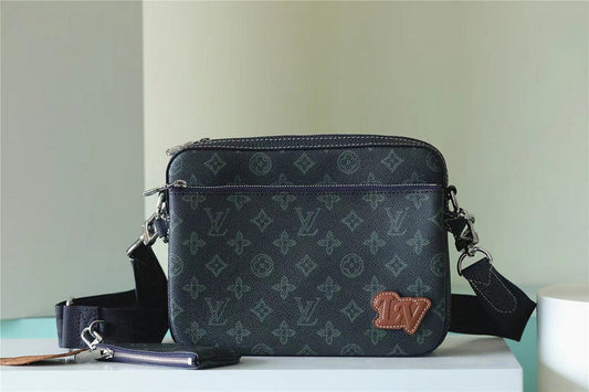 Franco Shops - Louis Vuittons  - 10052