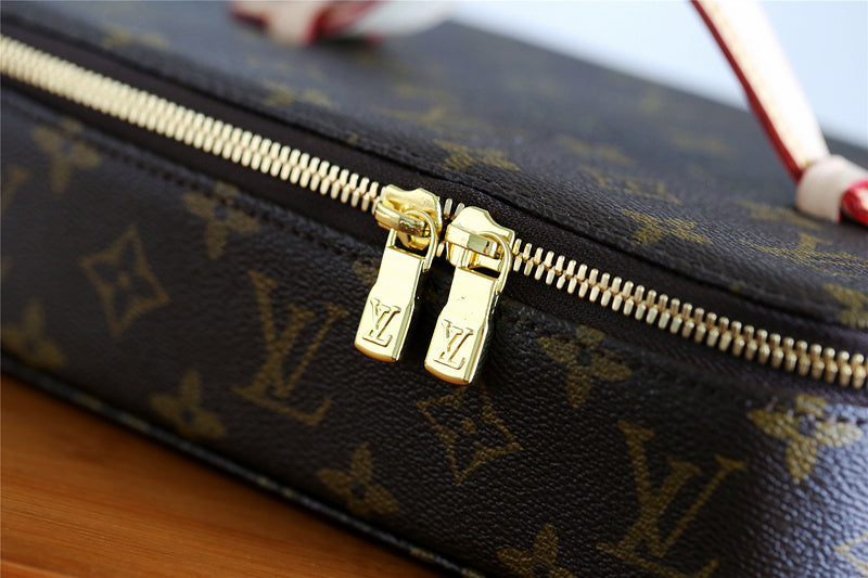 Franco Shops - Louis Vuittons  - 9372