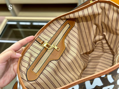 Franco Shops - Louis Vuittons  - 15055