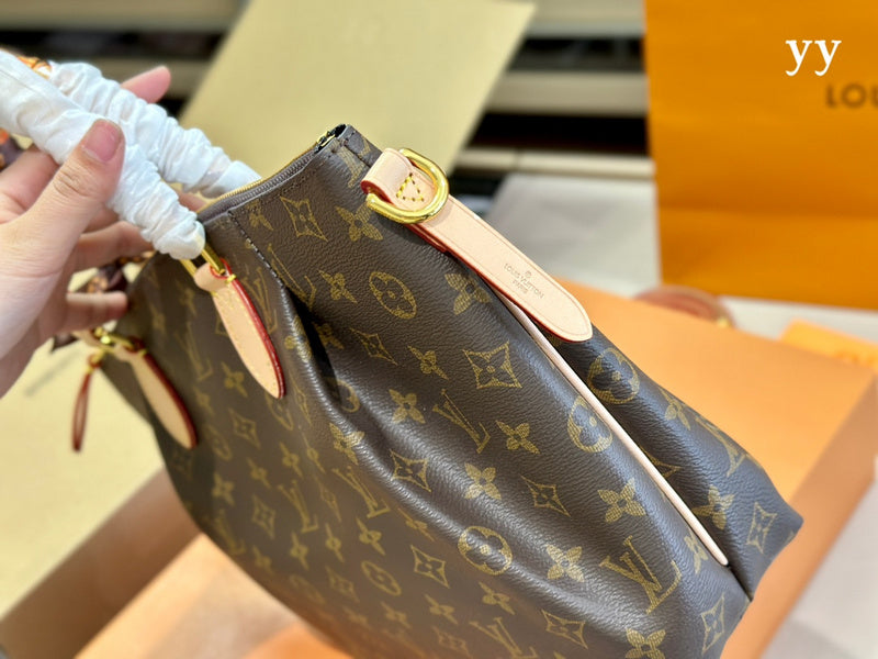 Franco Shops - Louis Vuittons  - 15001