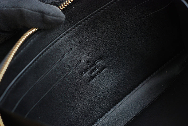 Franco Shops - Louis Vuittons  - 9408