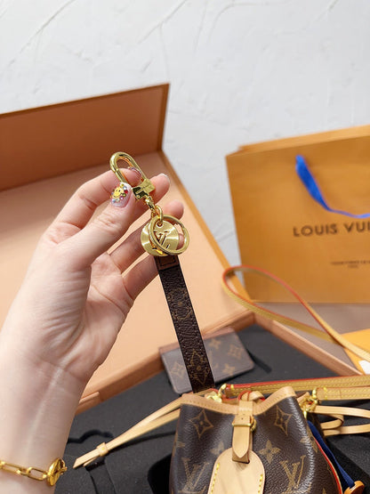 Franco Shops - Louis Vuittons  - 15023
