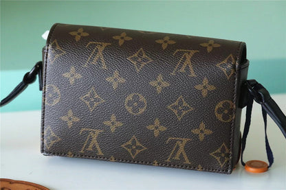 Franco Shops - Louis Vuittons  - 9922