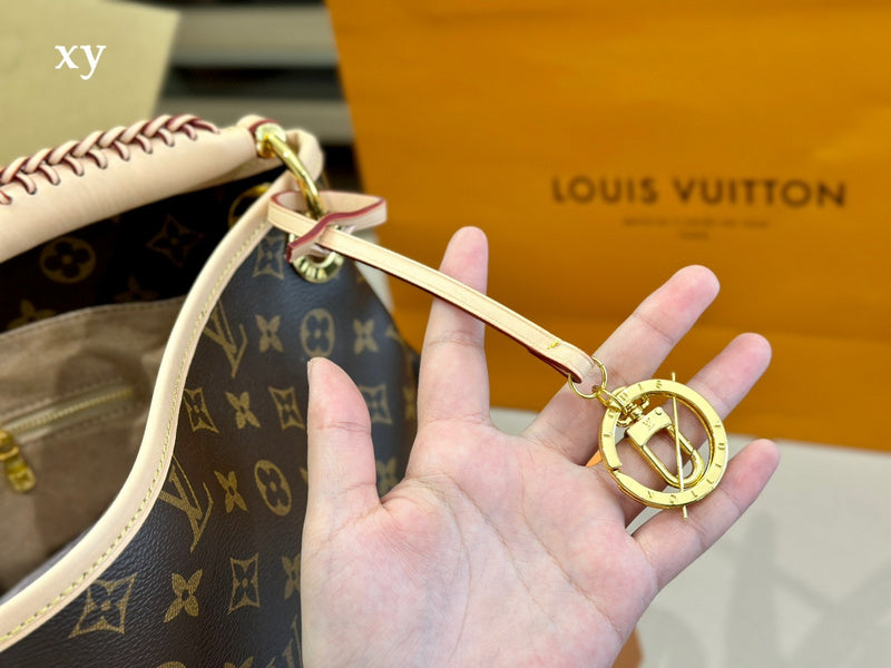 Franco Shops - Louis Vuittons  - 15006
