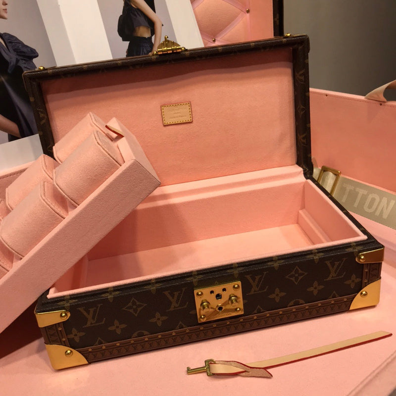 Franco Shops - Louis Vuittons  - 9482