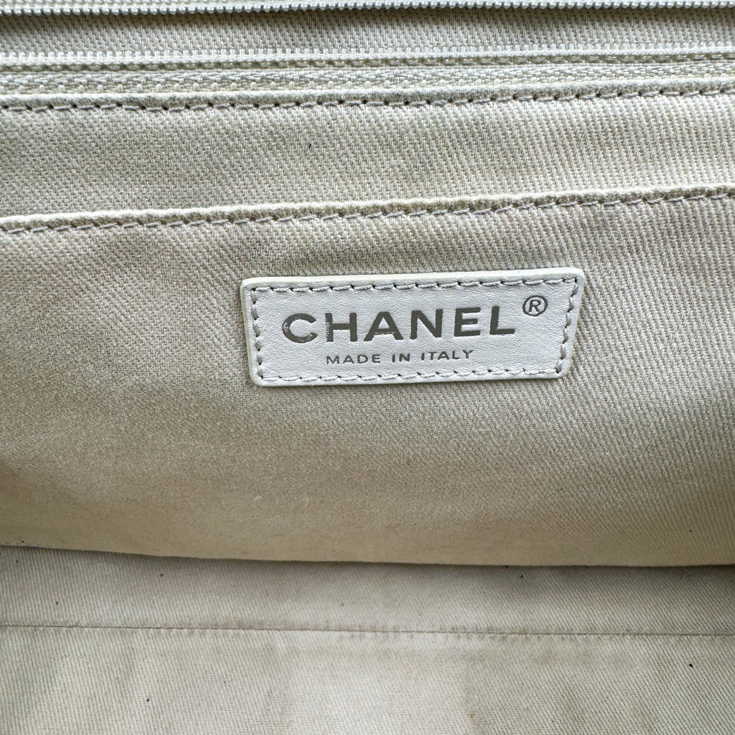Chanel Quilted In the Business navy blue patent leather Flap bag TWS