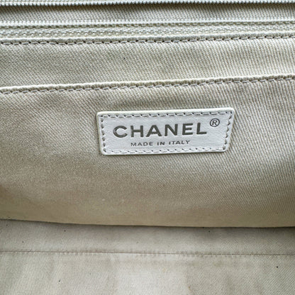 Chanel Quilted In the Business navy blue patent leather Flap bag TWS