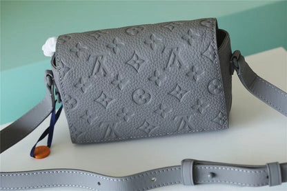 Franco Shops - Louis Vuittons  - 9985