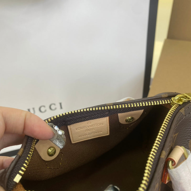 Franco Shops - Louis Vuittons  - 15071