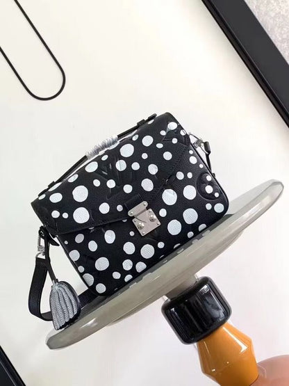Franco Shops - Louis Vuittons  - 15264