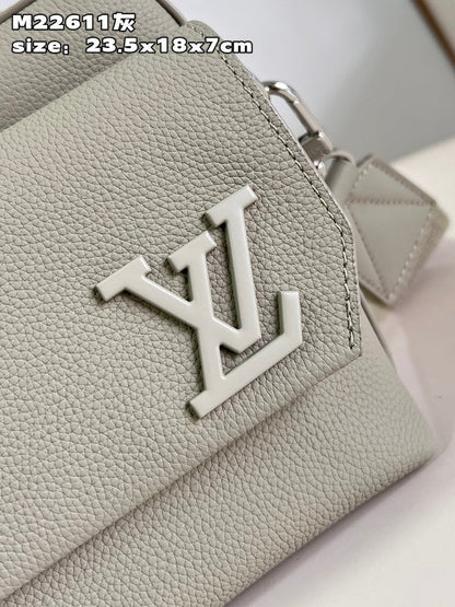 Franco Shops - Louis Vuittons  - 15296