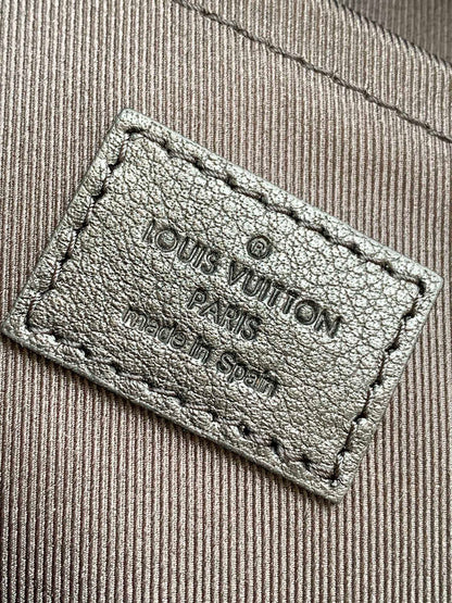 Franco Shops - Louis Vuittons  - 15357