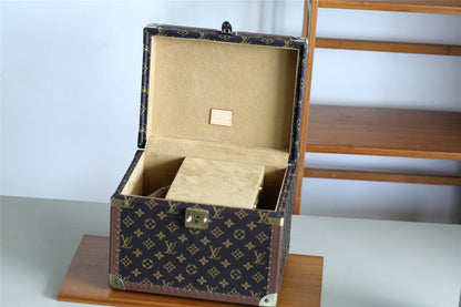 Franco Shops - Louis Vuittons  - 9519