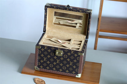 Franco Shops - Louis Vuittons  - 9515