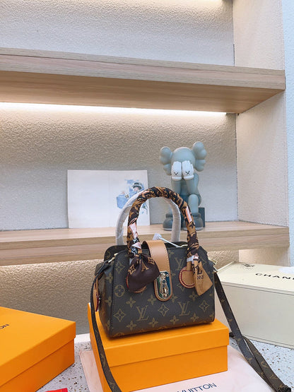 Franco Shops - Louis Vuittons  - 14904