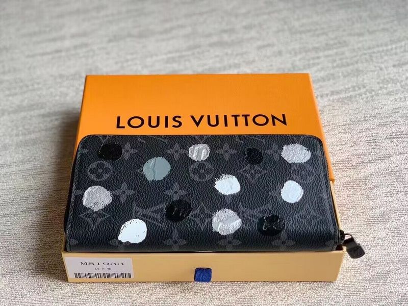 Franco Shops - Louis Vuittons  - 15752