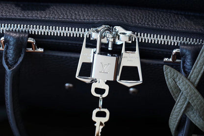 Franco Shops - Louis Vuittons  - 9828