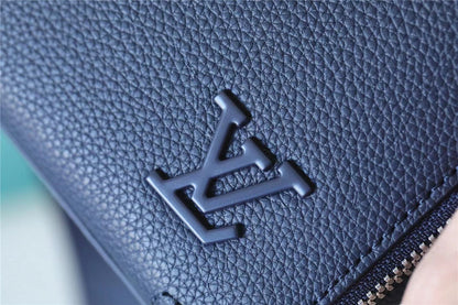 Franco Shops - Louis Vuittons  - 9972