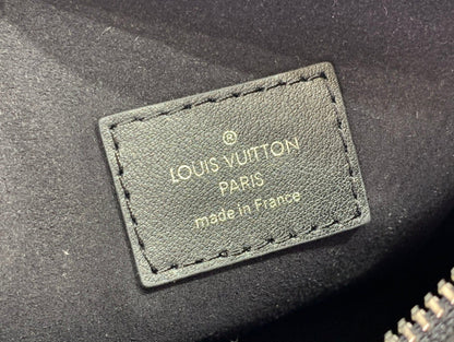 Franco Shops - Louis Vuittons  - 15221
