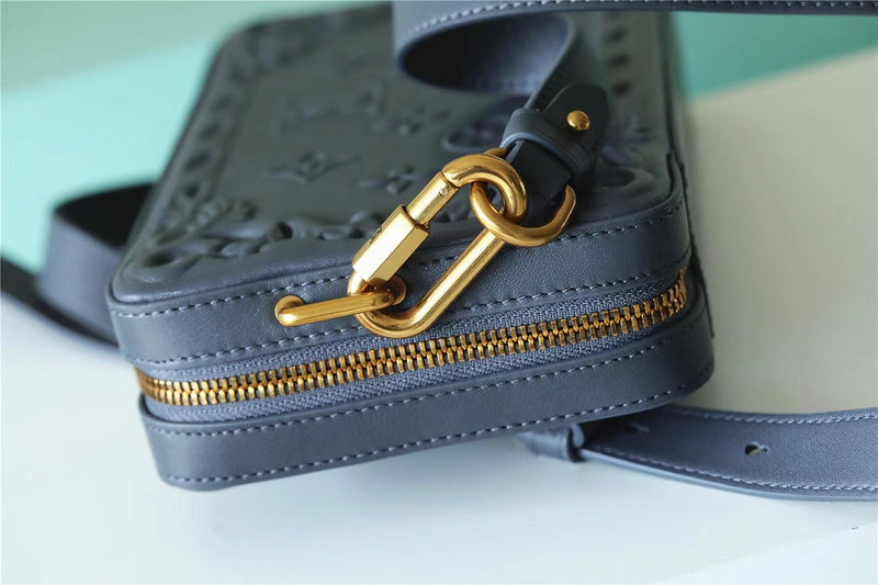 Franco Shops - Louis Vuittons  - 9938
