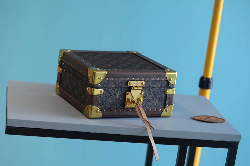 Franco Shops - Louis Vuittons  - 9529