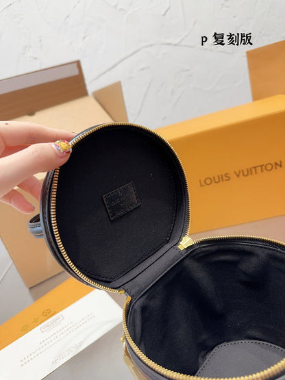 Franco Shops - Louis Vuittons  - 14956