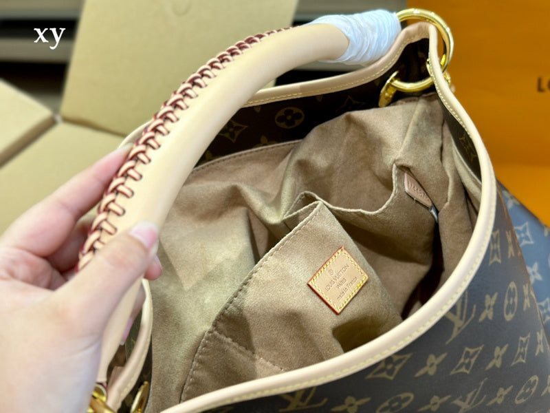 Franco Shops - Louis Vuittons  - 15006