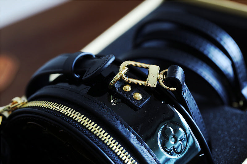 Franco Shops - Louis Vuittons  - 9397