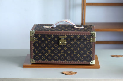Franco Shops - Louis Vuittons  - 9513