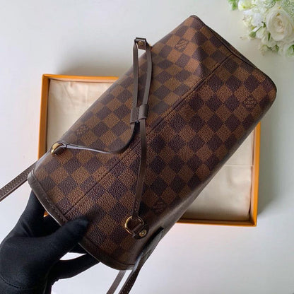 Franco Shops - Louis Vuittons  - 15575