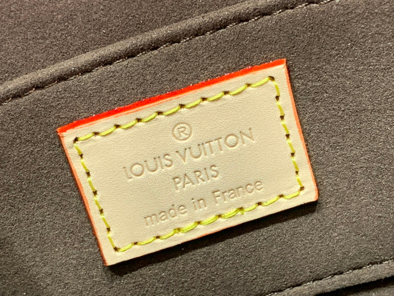 Franco Shops - Louis Vuittons  - 15813